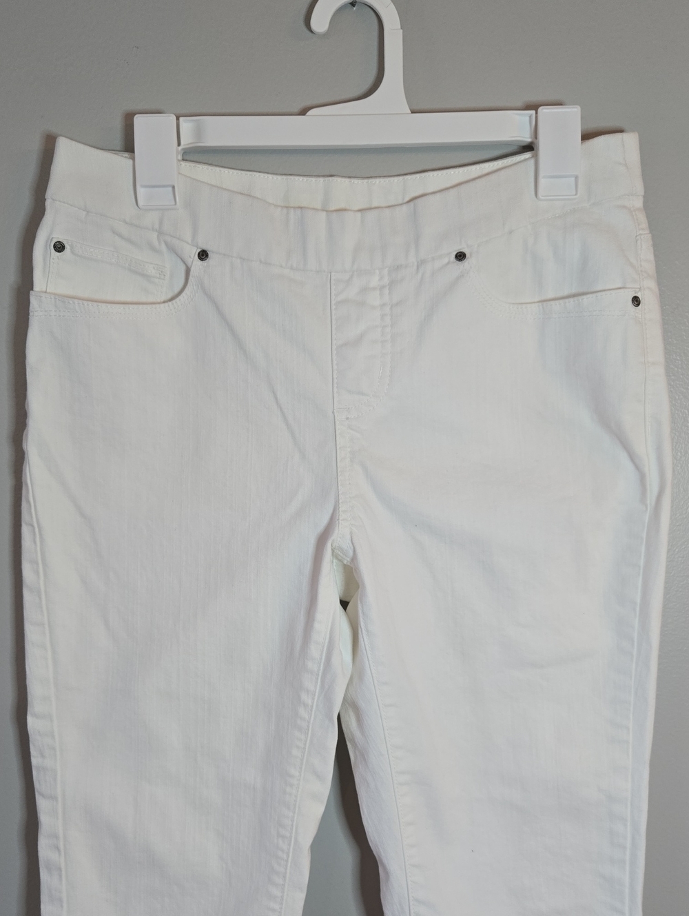 Lee Women's Size 8 White Stretch Pull-On Classic Style Cropped Jeans